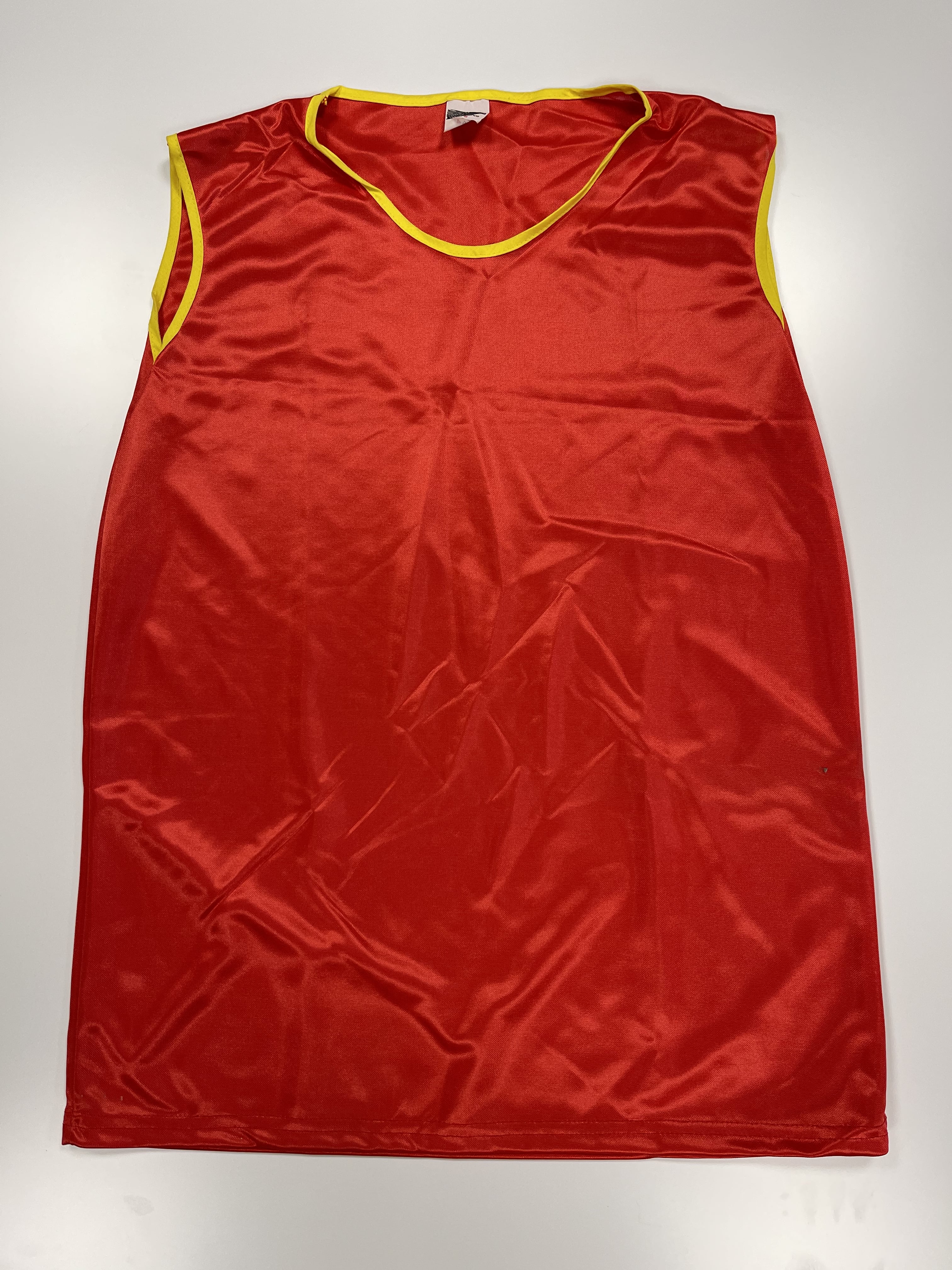 CHASUBLE ROUGE ET JAUNE T4/5